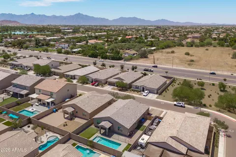 View/Area - 7123 S 34th Ln, Phoenix, AZ 85041 photo 9 of 13