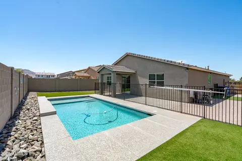 Exterior - 7123 S 34th Ln, Phoenix, AZ 85041 photo 10 of 13