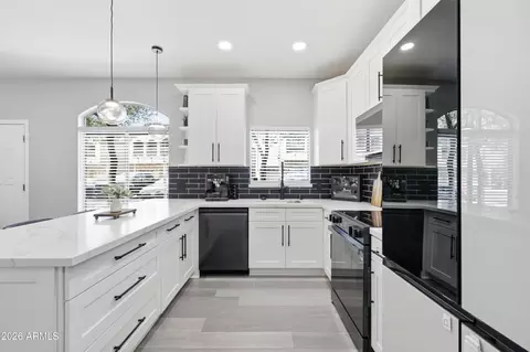 Kitchen - 2024 S Baldwin -- #76, Mesa, AZ 85209 photo 2 of 4