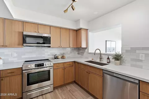 Kitchen - 4017 E Dahlia Dr, Phoenix, AZ 85032 photo 4 of 5