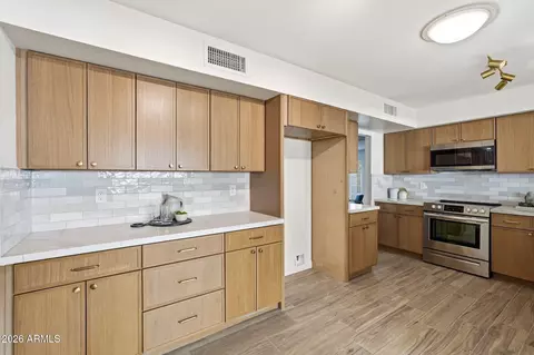 Kitchen - 4017 E Dahlia Dr, Phoenix, AZ 85032 photo 3 of 5