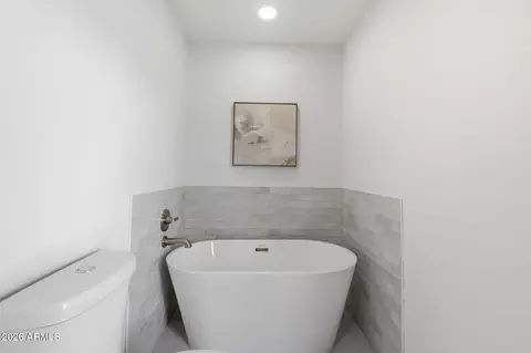 Bath - 4017 E Dahlia Dr, Phoenix, AZ 85032 photo 3 of 5