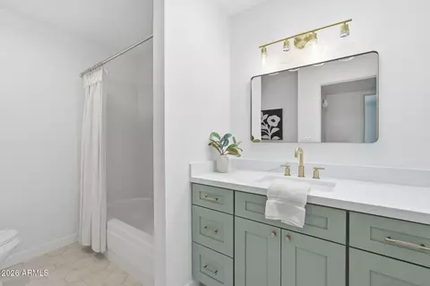 Bath - 4017 E Dahlia Dr, Phoenix, AZ 85032 photo 4 of 5