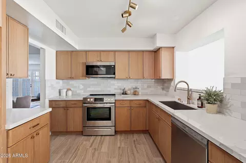 Kitchen - 4017 E Dahlia Dr, Phoenix, AZ 85032 photo 1 of 5