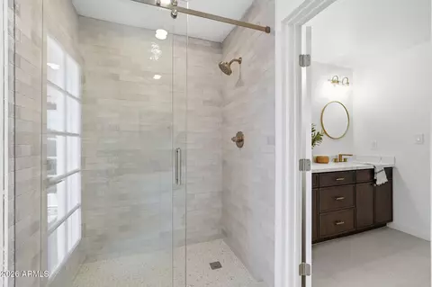 Bath - 4017 E Dahlia Dr, Phoenix, AZ 85032 photo 2 of 5