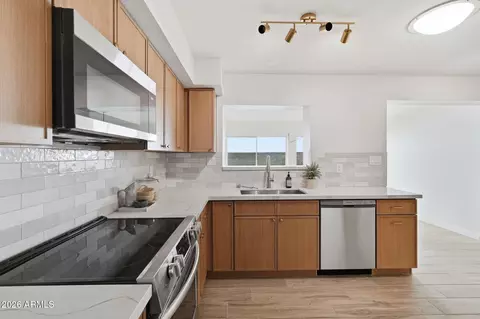 Kitchen - 4017 E Dahlia Dr, Phoenix, AZ 85032 photo 2 of 5
