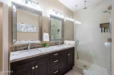 Bath - 4554 E Onyx Ave, Phoenix, AZ 85028 photo 3 of 4