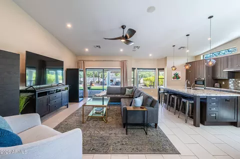 Living - 4554 E Onyx Ave, Phoenix, AZ 85028 photo 1 of 4