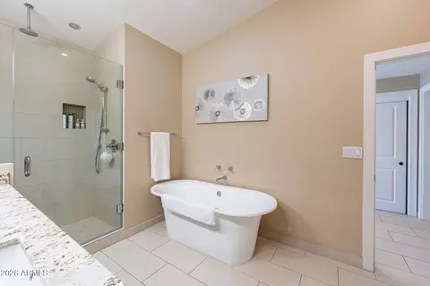 Bath - 4554 E Onyx Ave, Phoenix, AZ 85028 photo 2 of 4