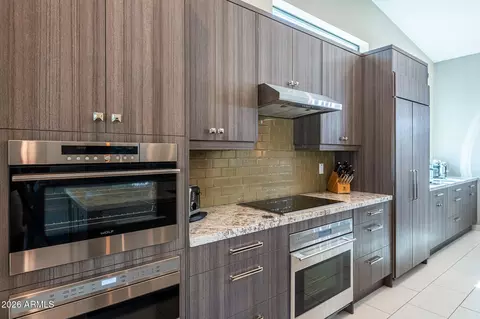 Kitchen - 4554 E Onyx Ave, Phoenix, AZ 85028 photo 3 of 4