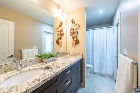 Bath - 4554 E Onyx Ave, Phoenix, AZ 85028 photo 4 of 4