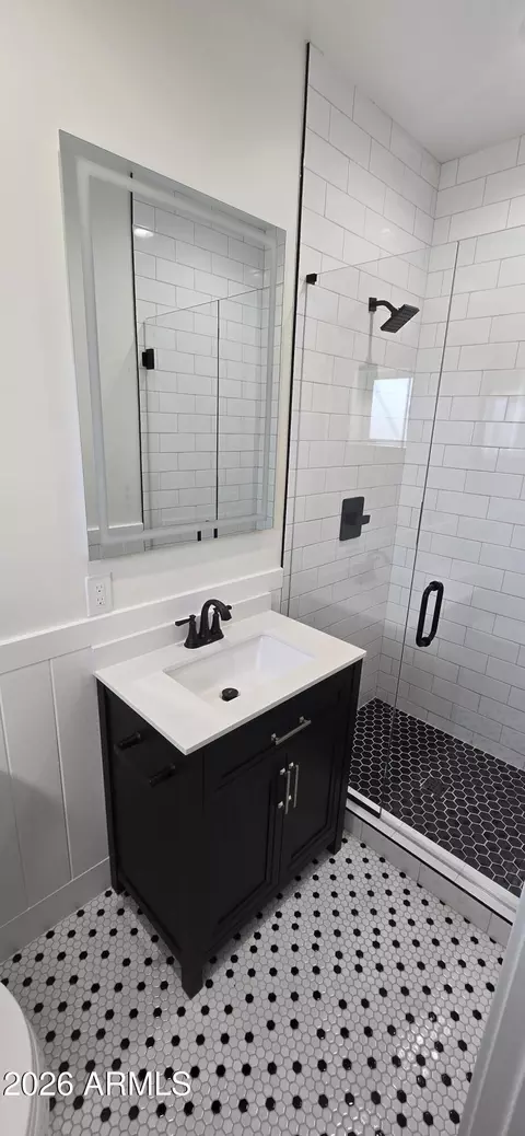 Bath - 4334 E Indianola Ave, Phoenix, AZ 85018 photo 5 of 7