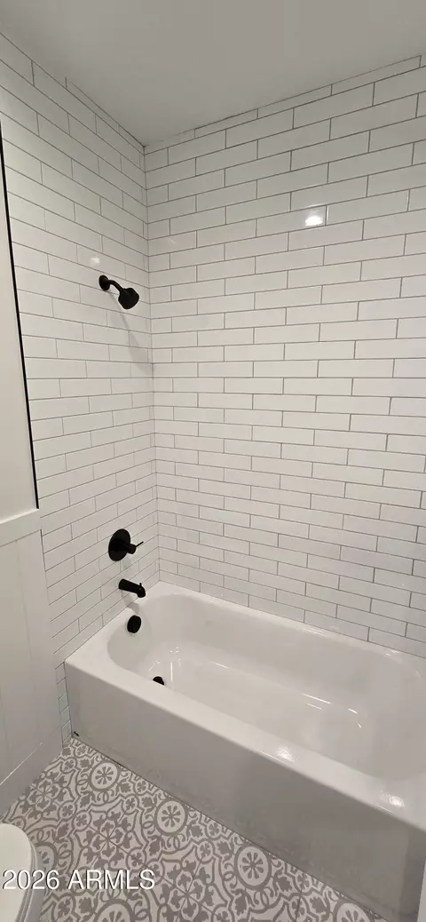 Bath - 4334 E Indianola Ave, Phoenix, AZ 85018 photo 7 of 7
