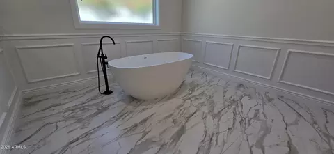 Bath - 4334 E Indianola Ave, Phoenix, AZ 85018 photo 2 of 7
