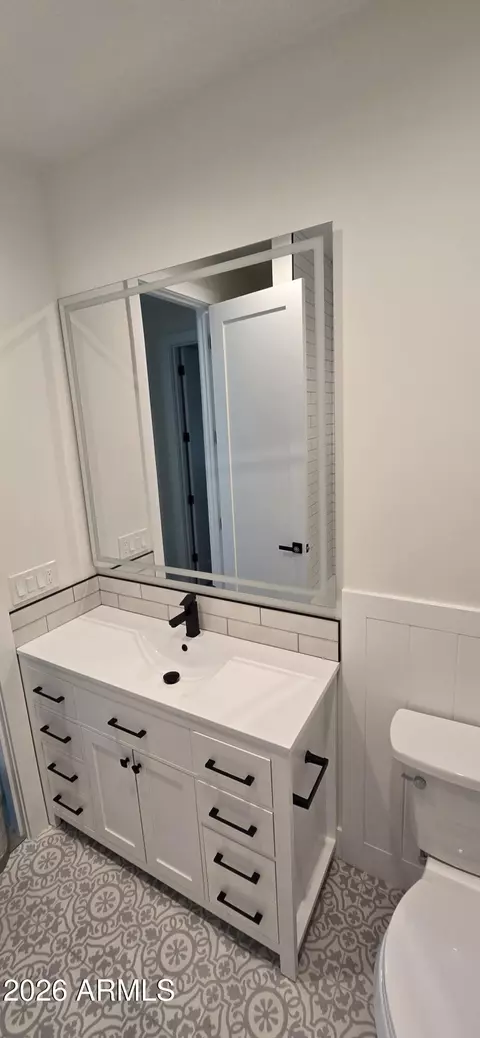 Bath - 4334 E Indianola Ave, Phoenix, AZ 85018 photo 6 of 7