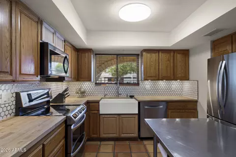 Kitchen - 1546 E Flower Cir, Mesa, AZ 85204 photo 5 of 7