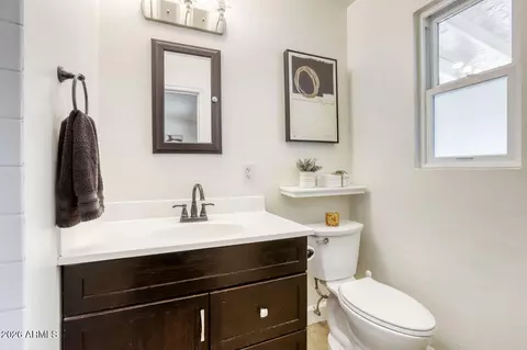 Bath - 1939 E Solano Dr, Phoenix, AZ 85016 photo 1 of 3