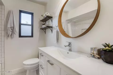 Bath - 1939 E Solano Dr, Phoenix, AZ 85016 photo 3 of 3
