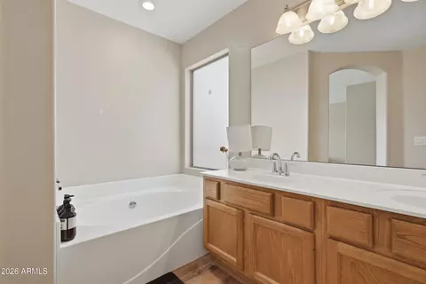 Bath - 7193 W Mohawk Ln, Glendale, AZ 85308 photo 2 of 4