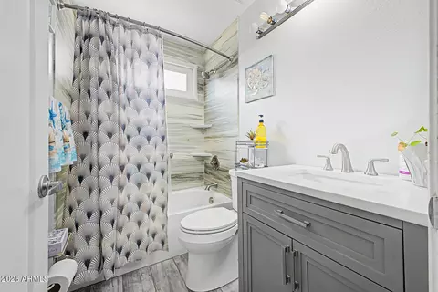 Bath - 4138 E Tanglewood Dr, Phoenix, AZ 85048 photo 3 of 3