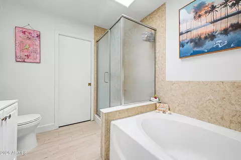 Bath - 4138 E Tanglewood Dr, Phoenix, AZ 85048 photo 2 of 3