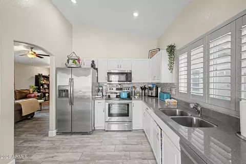 Kitchen - 4138 E Tanglewood Dr, Phoenix, AZ 85048 photo 3 of 3