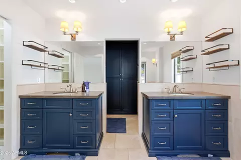 Bath - 3187 E Berridge Ln, Phoenix, AZ 85016 photo 1 of 7