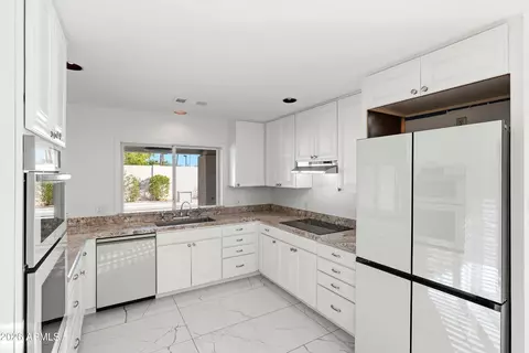 Kitchen - 3187 E Berridge Ln, Phoenix, AZ 85016 photo 1 of 4