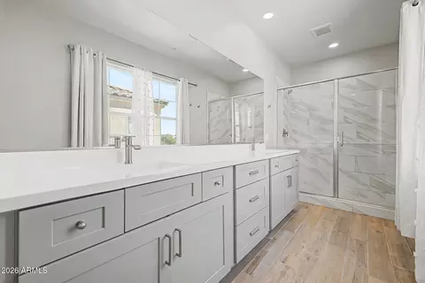 Bath - 2442 E Lark St, Gilbert, AZ 85297 photo 2 of 5