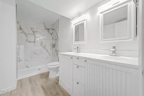 Bath - 2613 E Michigan Ave, Phoenix, AZ 85032 photo 1 of 2