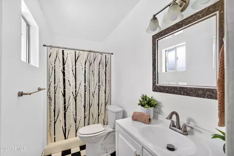 Bath - 4950 E Broken Bow Dr, Flagstaff, AZ 86004 photo 1 of 2