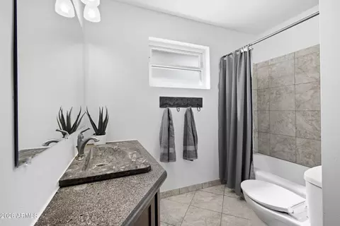 Bath - 3312 E Flower St, Phoenix, AZ 85018 photo 2 of 3