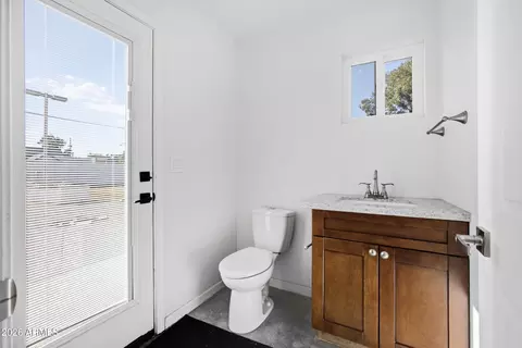 Bath - 3312 E Flower St, Phoenix, AZ 85018 photo 3 of 3
