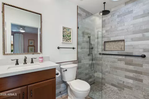 Bath - 1106 E Wagon Wheel Dr, Phoenix, AZ 85020 photo 3 of 3
