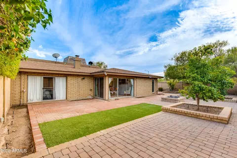Exterior - 1106 E Wagon Wheel Dr, Phoenix, AZ 85020 photo 3 of 9
