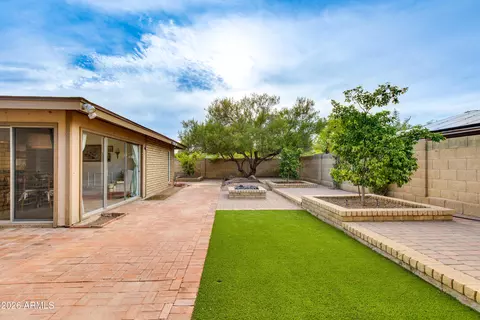 Exterior - 1106 E Wagon Wheel Dr, Phoenix, AZ 85020 photo 4 of 9