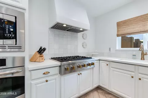 Kitchen - 1106 E Wagon Wheel Dr, Phoenix, AZ 85020 photo 4 of 7