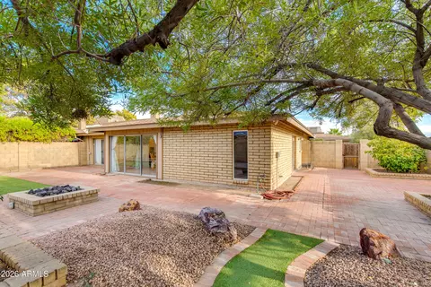 Exterior - 1106 E Wagon Wheel Dr, Phoenix, AZ 85020 photo 5 of 9