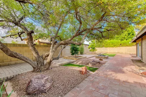 Exterior - 1106 E Wagon Wheel Dr, Phoenix, AZ 85020 photo 6 of 9