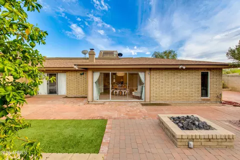 Exterior - 1106 E Wagon Wheel Dr, Phoenix, AZ 85020 photo 2 of 9