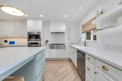 Kitchen - 1106 E Wagon Wheel Dr, Phoenix, AZ 85020 photo 3 of 7