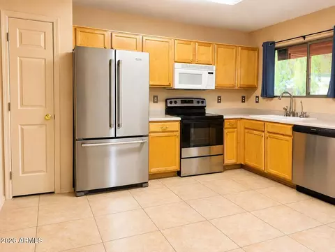 Kitchen - 2196 S Lawther Dr, Apache Junction, AZ 85120 photo 4 of 4