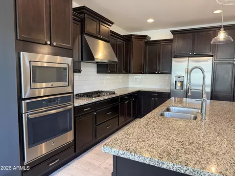 Kitchen - 2275 S Agnes Ln, Gilbert, AZ 85295 photo 2 of 2