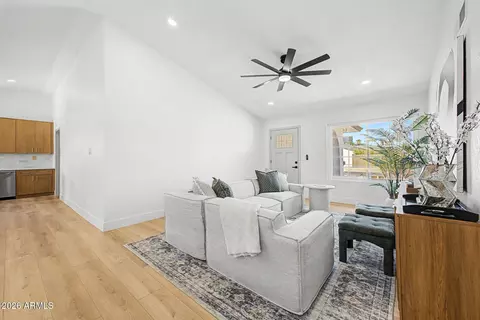 Living - 3305 E Saint John Rd, Phoenix, AZ 85032 photo 1 of 3