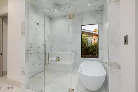 Bath - 3301 Elm St, Phoenix, AZ 85018 photo 4 of 9