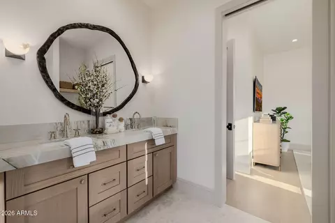 Bath - 3301 Elm St, Phoenix, AZ 85018 photo 7 of 9