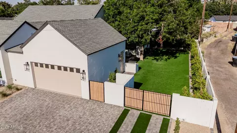 Exterior - 3301 Elm St, Phoenix, AZ 85018 photo 8 of 9