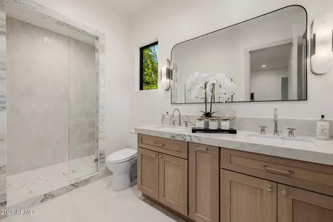 Bath - 3301 Elm St, Phoenix, AZ 85018 photo 9 of 9