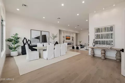 Dining - 3301 Elm St, Phoenix, AZ 85018 photo 1 of 3