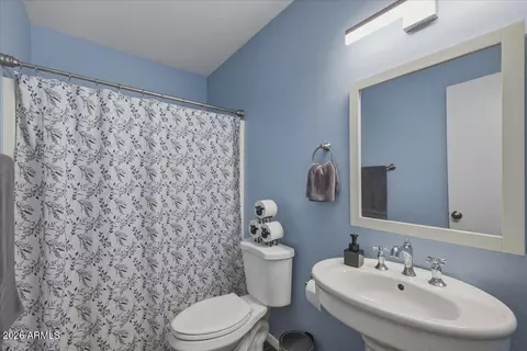 Bath - 2132 E Minton Dr, Tempe, AZ 85282 photo 2 of 3